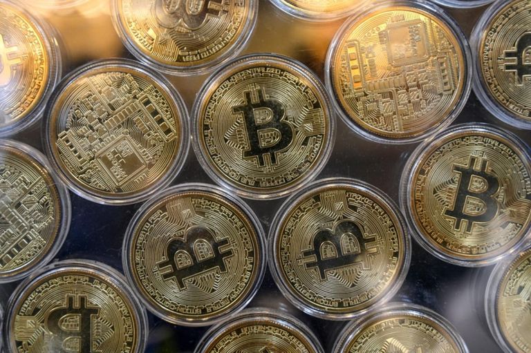 العملات المشفرة تخسر تريليون دولار.. سحر ترامب ينقلب على المستثمرين