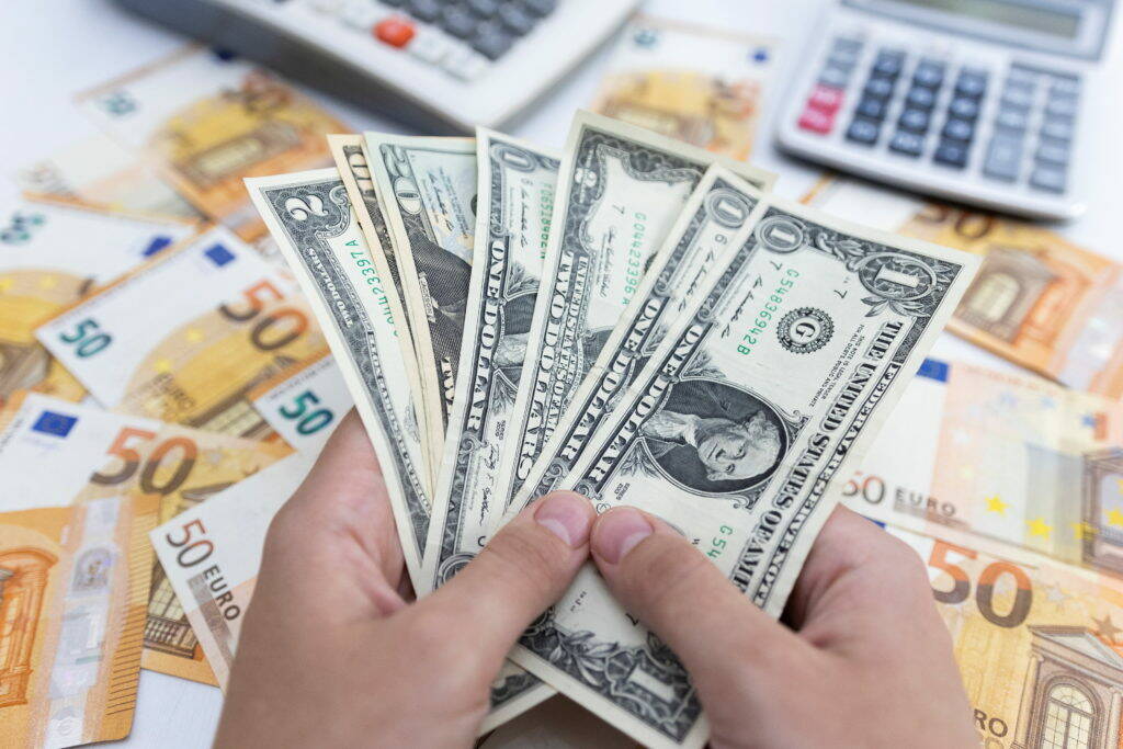 سعر الدولار