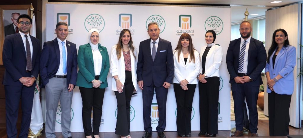 البنك الأهلي يكافح مسبات العمي وضعف الإبصار وأمراض العيون بمصر