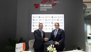 عاكف المغربي، الرئيس التنفيذي والعضو المُنتدب لبنك قناة السويس خلال توقيع بروتوكول التعاون 