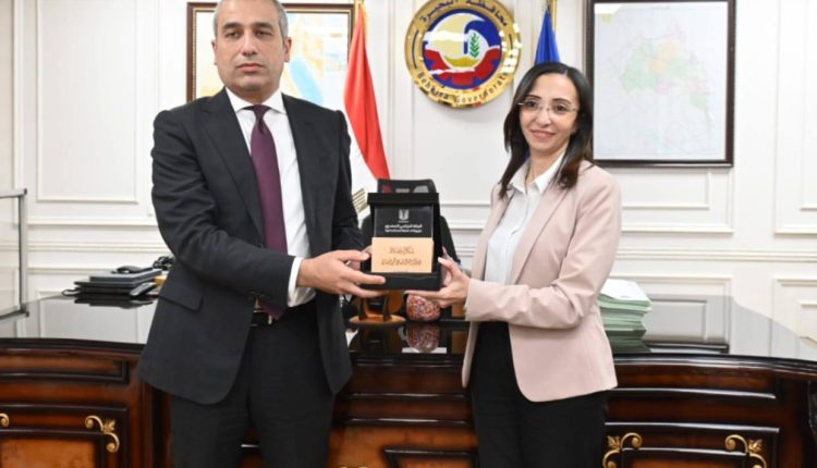 خلال تبادل الدروع بين محافظة البحيرة والبنك الزراعي المصري