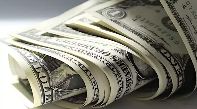 صعد سعر الدولار خلال هذه اللحظات بين 2 و 4 قروش مقارنة ببداية التعاملات.