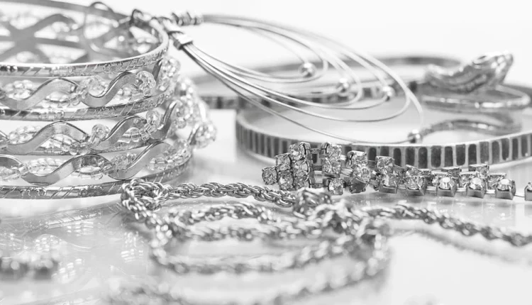 أمريكا تضم الفضة لقائمة المعادن الحيوية وسط توقعات بصعود الأسعار