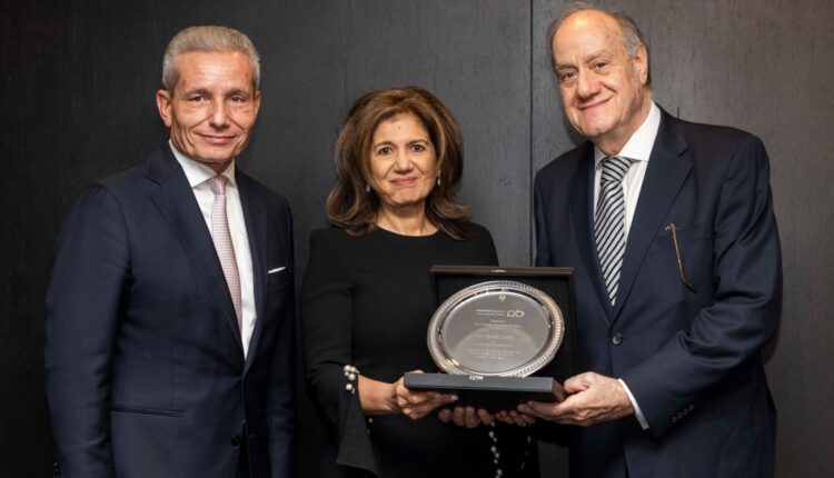 رندة الصادق تفوز بجائزة "الإسهامات المتميزة بالقطاع المصرفي العربي 2025"