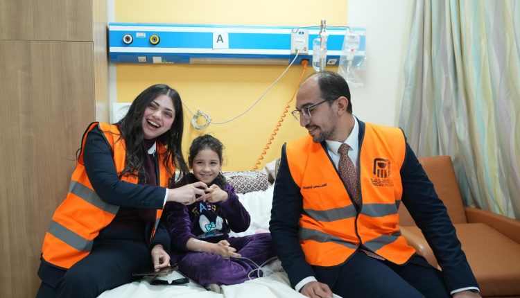 البنك الأهلي يرسم الفرحة على وجوه الأطفال بالمستشفيات احتفالاً بالعام الجديد