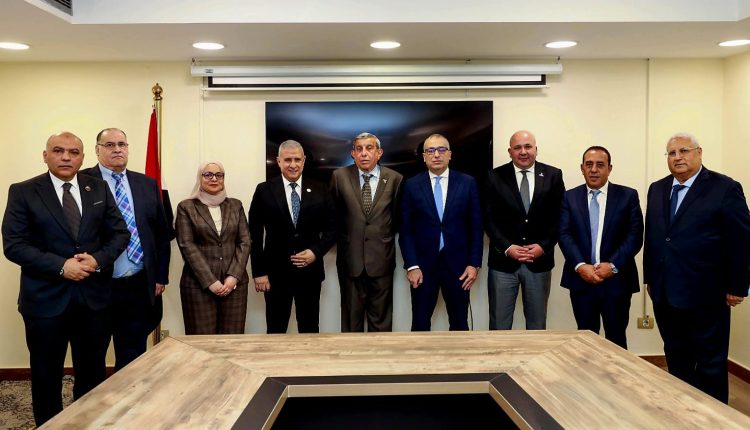 رئيس البنك الزراعي يبحث جهود التنمية الزراعية ودعم صغار المزارعين