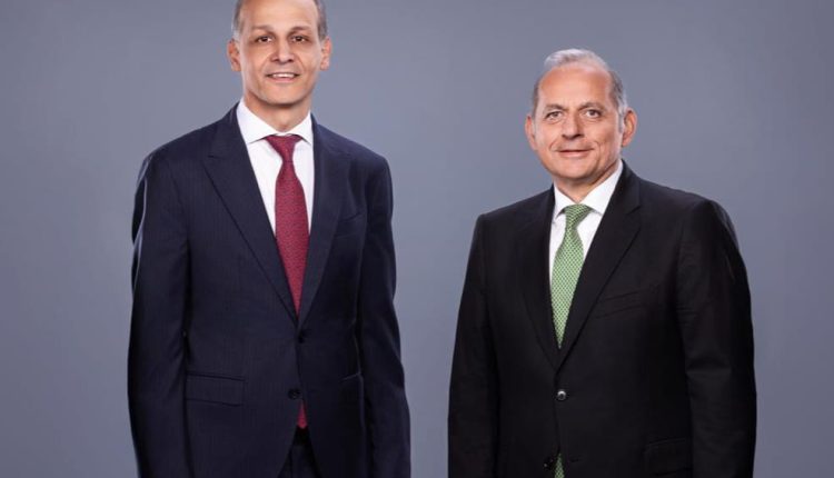 هشام عكاشة الرئيس التنفيذي لبنك مصر وهاني السمرة رئيس قطاع الموارد البشرية ببنك مصر