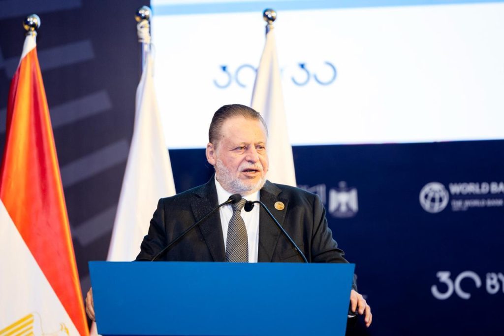 حسن عبدالله يحصد جائزة «شخصية العام» في قمة مصر للأفضل 2026 حسن عبد الله محافظ البنك المركزي المصري