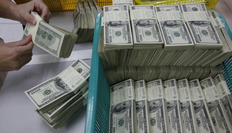 ارتفاع تحويلات المصريين بالخارج 28.4% إلى 25.6 مليار دولار خلال 7 شهور