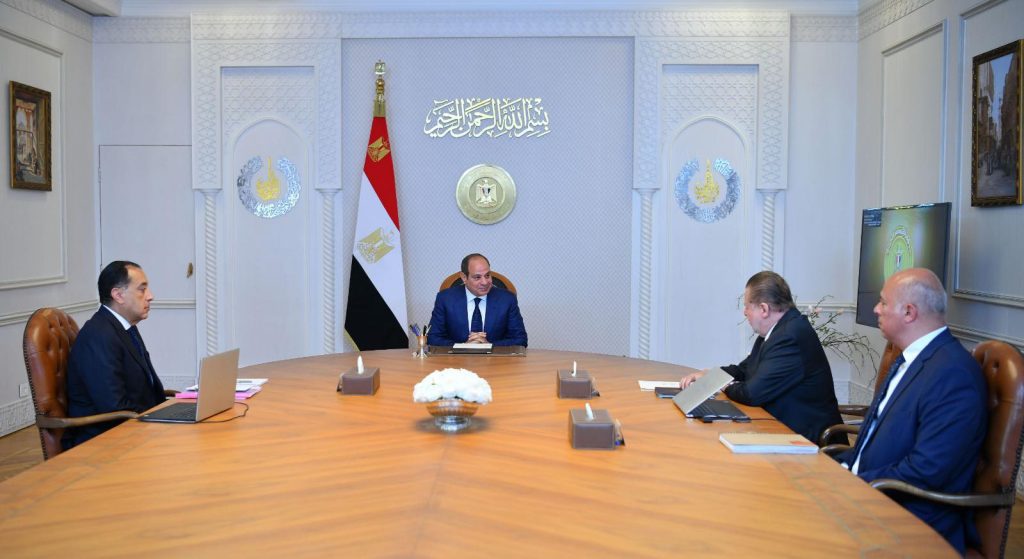 الرئيس يوجه محافظ المركزي بتواصل الحفاظ على سعر صرف مرن وموحد للعملة الأجنبية جانب من الاجتماع