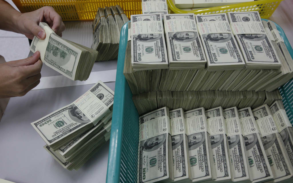 الدولار قرب أدنى مستوى منذ عدة أشهر وسط مخاوف الديون الأمريكية أسعار الدولار