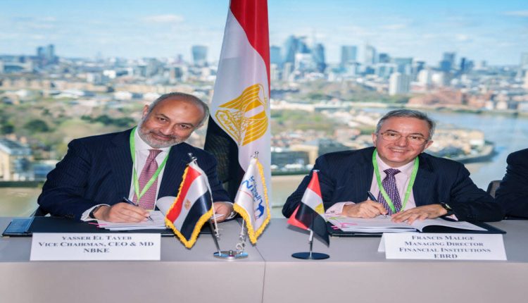 جانب من توقيع الاتفاقية