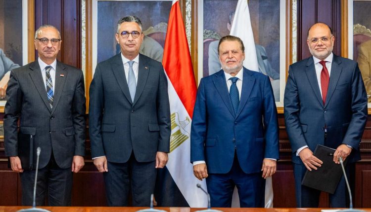 جانب من توقيع بروتوكول التعاون