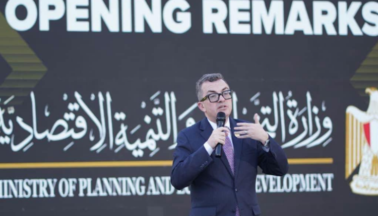 أحمد رستم وزير التخطيط