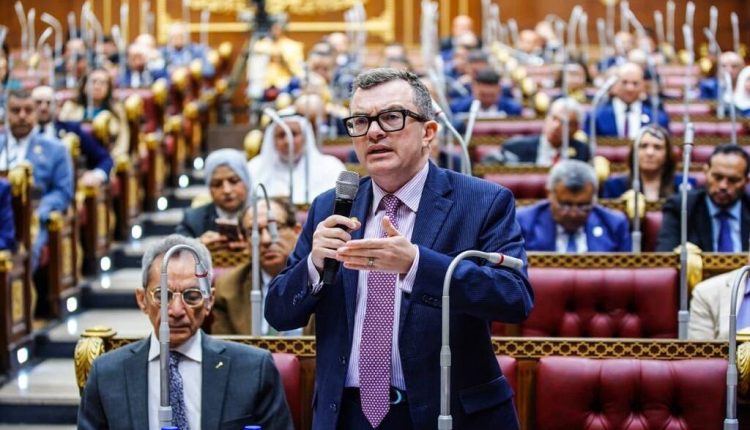 الدكتور أحمد رستم وزير التخطيط
