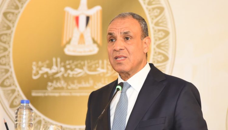 الدكتور بدر عبد العاطي وزير الخارجية والتعاون الدولي والمصريين بالخارج