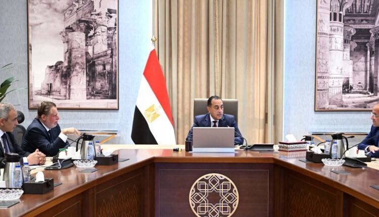 رئيس الوزراء ومحافظ البنك المركزي