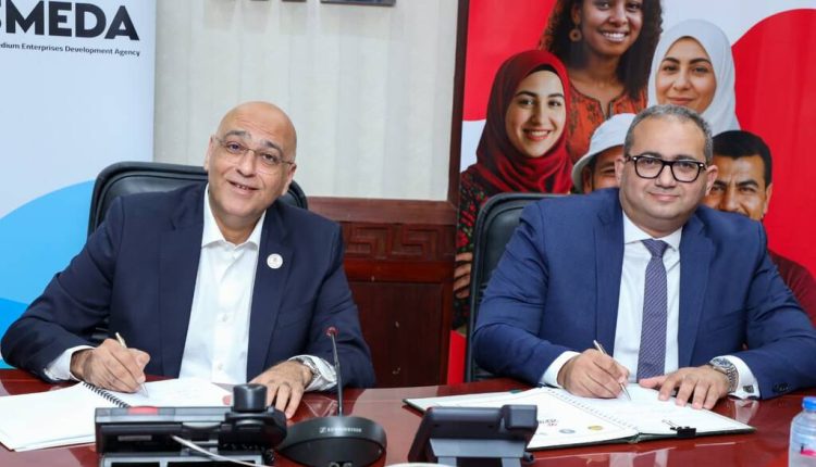 جانب من فعاليات توقيع العقدين