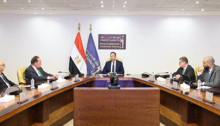 جانب من اجتماع الوزير مع وفد جمعية رجال الأعمال