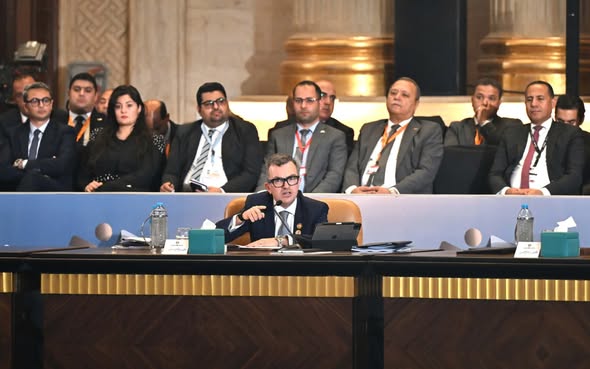 وزير التخطيط: نستهدف خفض الدين الخارجي تدريجيًا.. ومدفوعات الأقساط والفوائد تتجاوز الاقتراض الجديد الدكتور أحمد رستم، وزير التخطيط والتنمية الاقتصادية