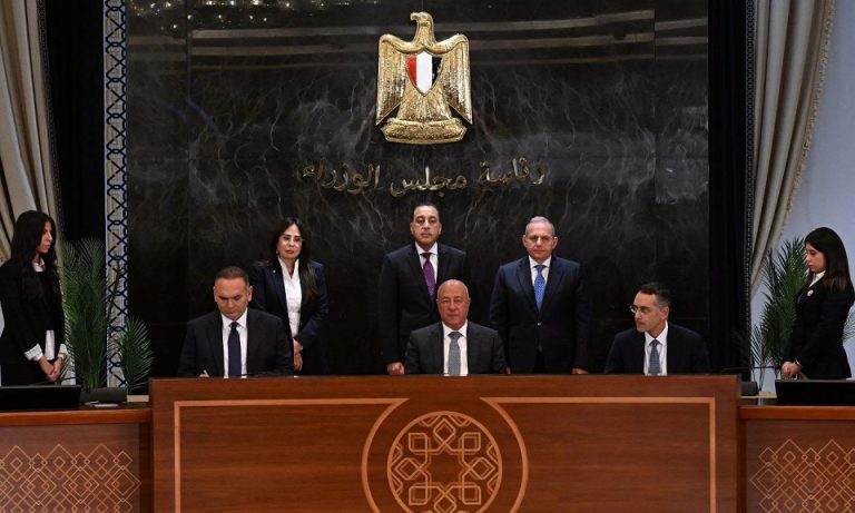 بنك مصر يوقع عقد تمويل بقيمة 10 مليارات جنيه مع «فاوندرز» لشراء وتسويق أصول للمجتمعات العمرانية» جانب من توقيع اتفاقية التمويل