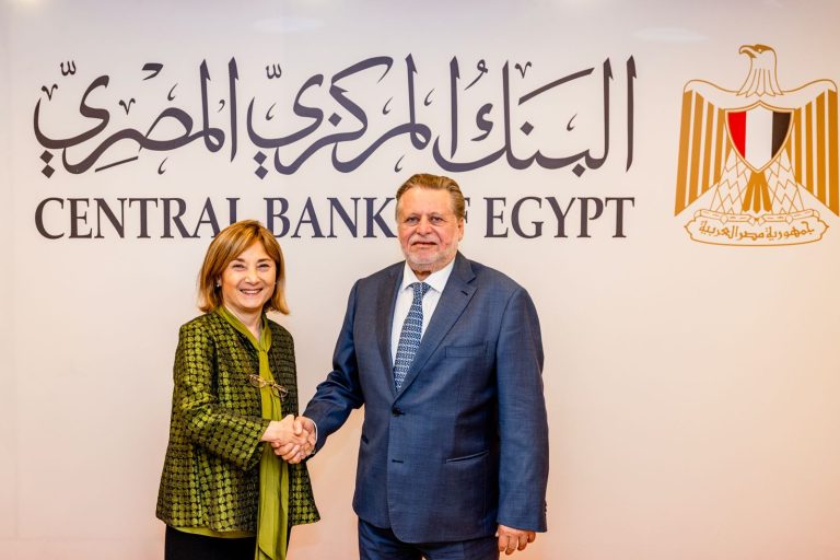 محافظ البنك المركزي يبحث مع نائب رئيس بنك الاستثمار الأوروبي أوجه التعاون وخطط الشراكة المستقبلية جانب من اللقاء